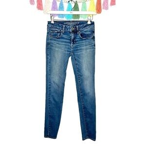 American Eagle Medium Wash Mid-Rise Skinny Denim Jeans Size 2